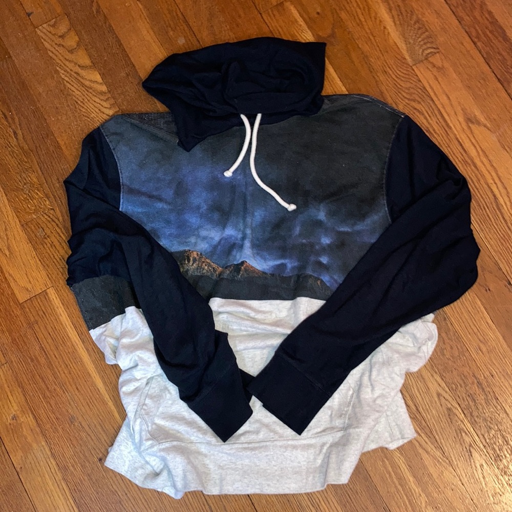 Men’s EUC AE light weight pullover sizeXXL